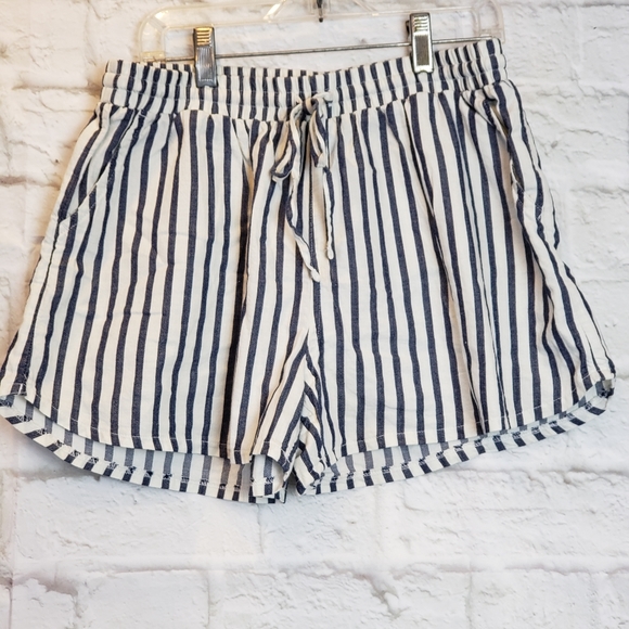 Universal Thread Pants - Universal Thread Pull-on Shorts Navy/cream Small